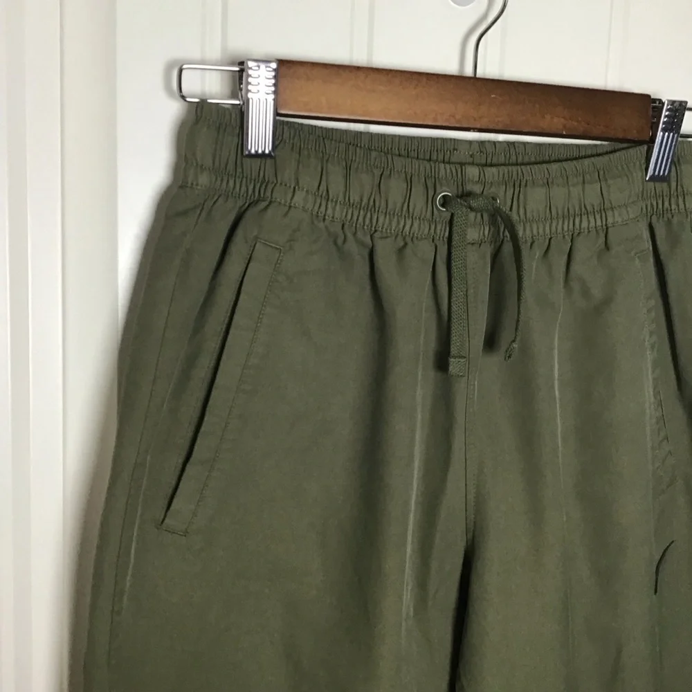 Nike Slim Fit Jogger in Olive Green Size Small.